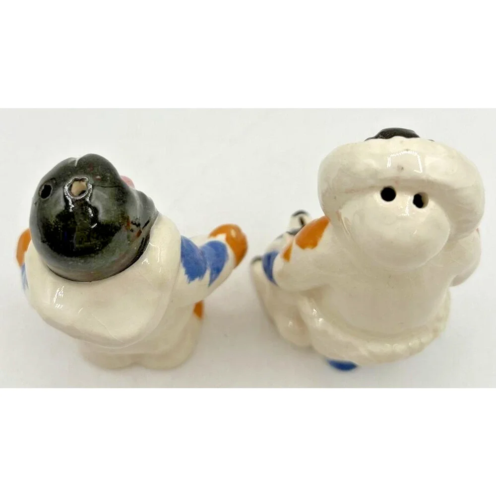 Vintage Retro Salt and Pepper Shakers Alaskan Eskimo U260/18